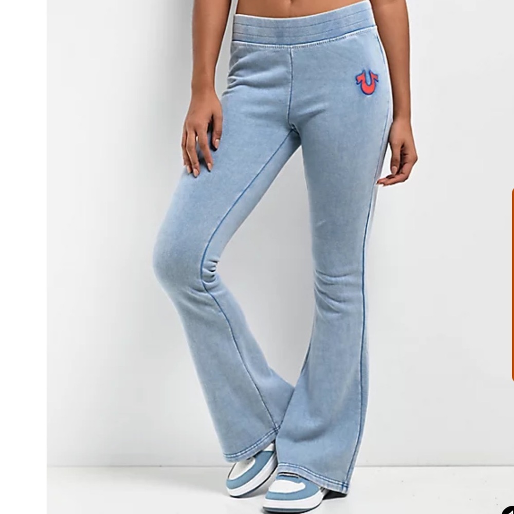 NWT - True Religion Women’s Low Rise Flarw Big T Sweatpants - Size XXL